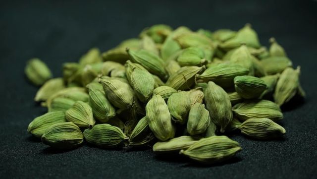Cardamom Size 8 - 1kg